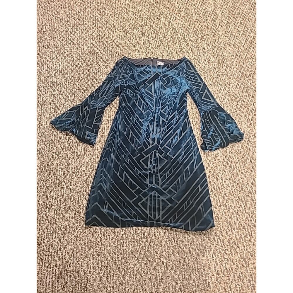 Vince Camuto Women's Size 2 Green Geometric Pattern Long Cut Out Sleeves Dress